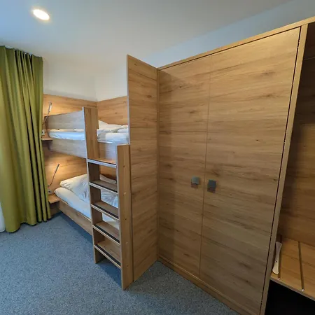 Akademiehotel Ена