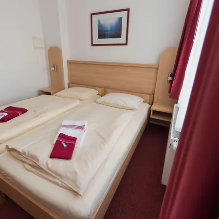 Hotel Akademiehotel 2*