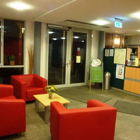 Akademiehotel 2* Ена